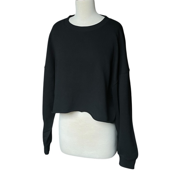 Wild Fable Raw Hem Cropped Long Sleeve Black Crew Neck Sweatshirt Size Large NWT - Picture 6 of 16
